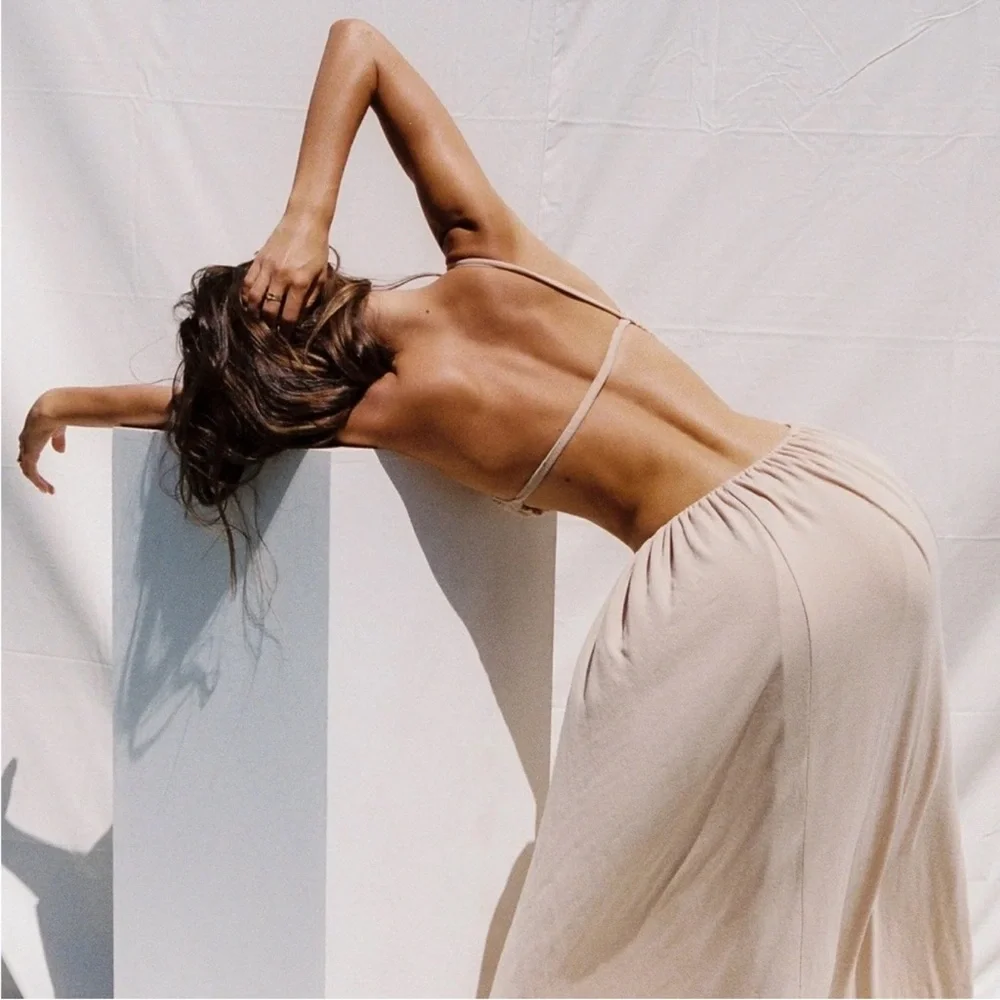 Elegant Backless Beige Dress - Picture 2 of 12